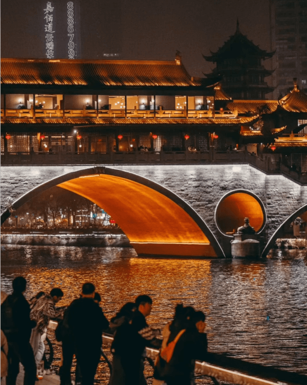 成都・九眼橋（きゅうがんきょう）バーストリート ──レトロとモダンが交差する、成都ナイトライフの聖地