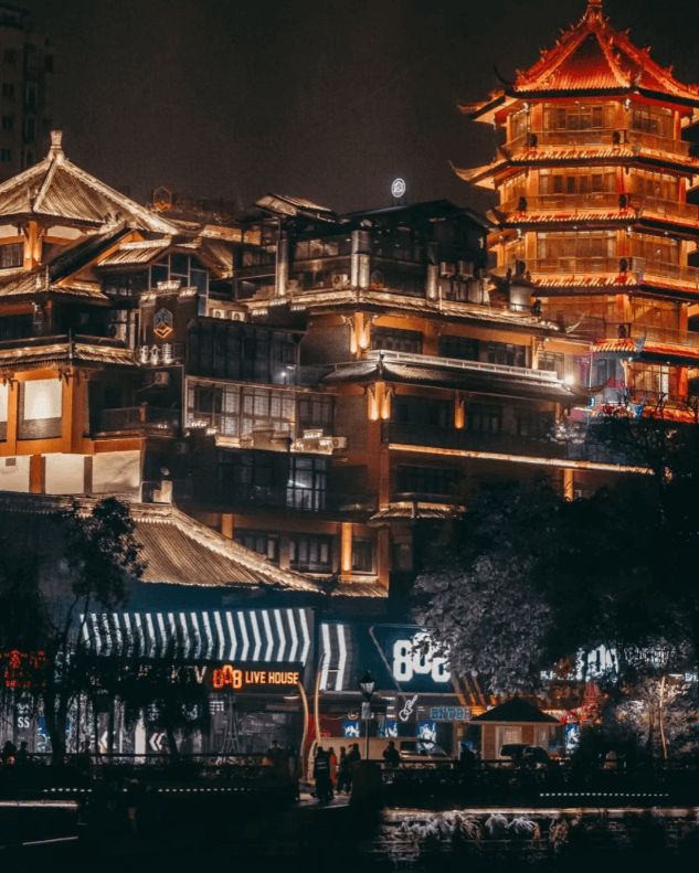 成都・九眼橋（きゅうがんきょう）バーストリート ──レトロとモダンが交差する、成都ナイトライフの聖地