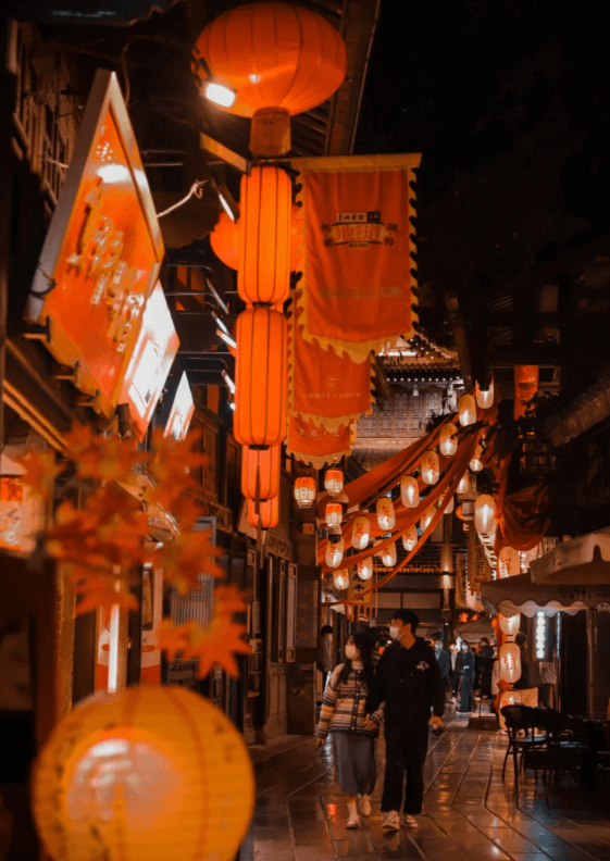 成都・锦里古街（きんりこがい） ── 三国時代の浪漫と成都のんびり生活が息づく、夜を彩る紅灯の路地 