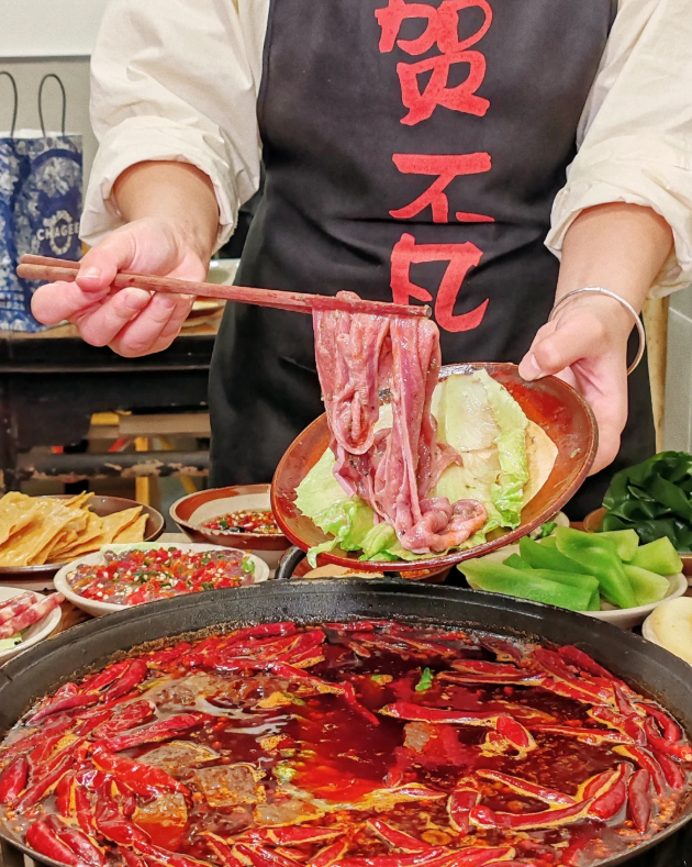 成都・牛油火鍋（ぎゅうゆホーグオ） ──滾る麻辣の融合、四川の魂が宿る鍋料理