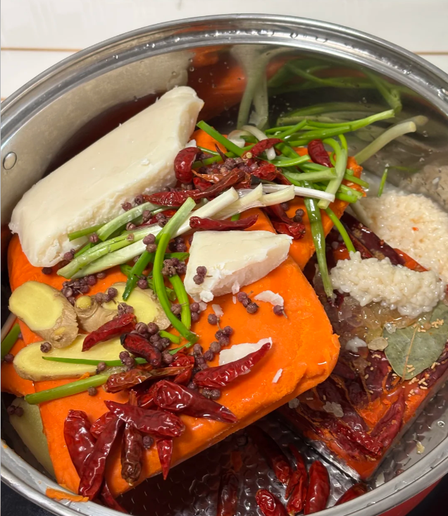 成都・牛油火鍋（ぎゅうゆホーグオ） ──滾る麻辣の融合、四川の魂が宿る鍋料理