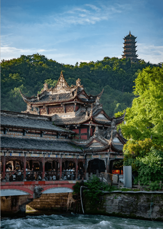 成都・都江堰（とこうえん） ── 二千年前の治水智慧が息づく、世界最古の生ける水利奇跡