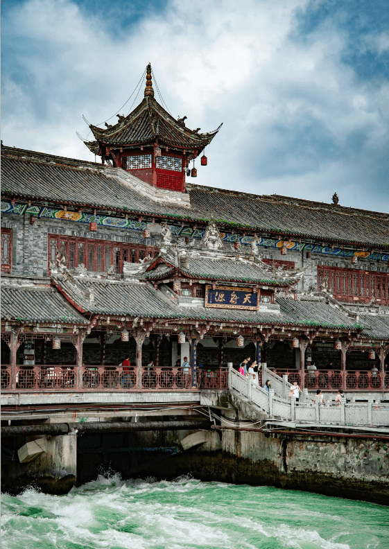 成都・都江堰（とこうえん） ── 二千年前の治水智慧が息づく、世界最古の生ける水利奇跡