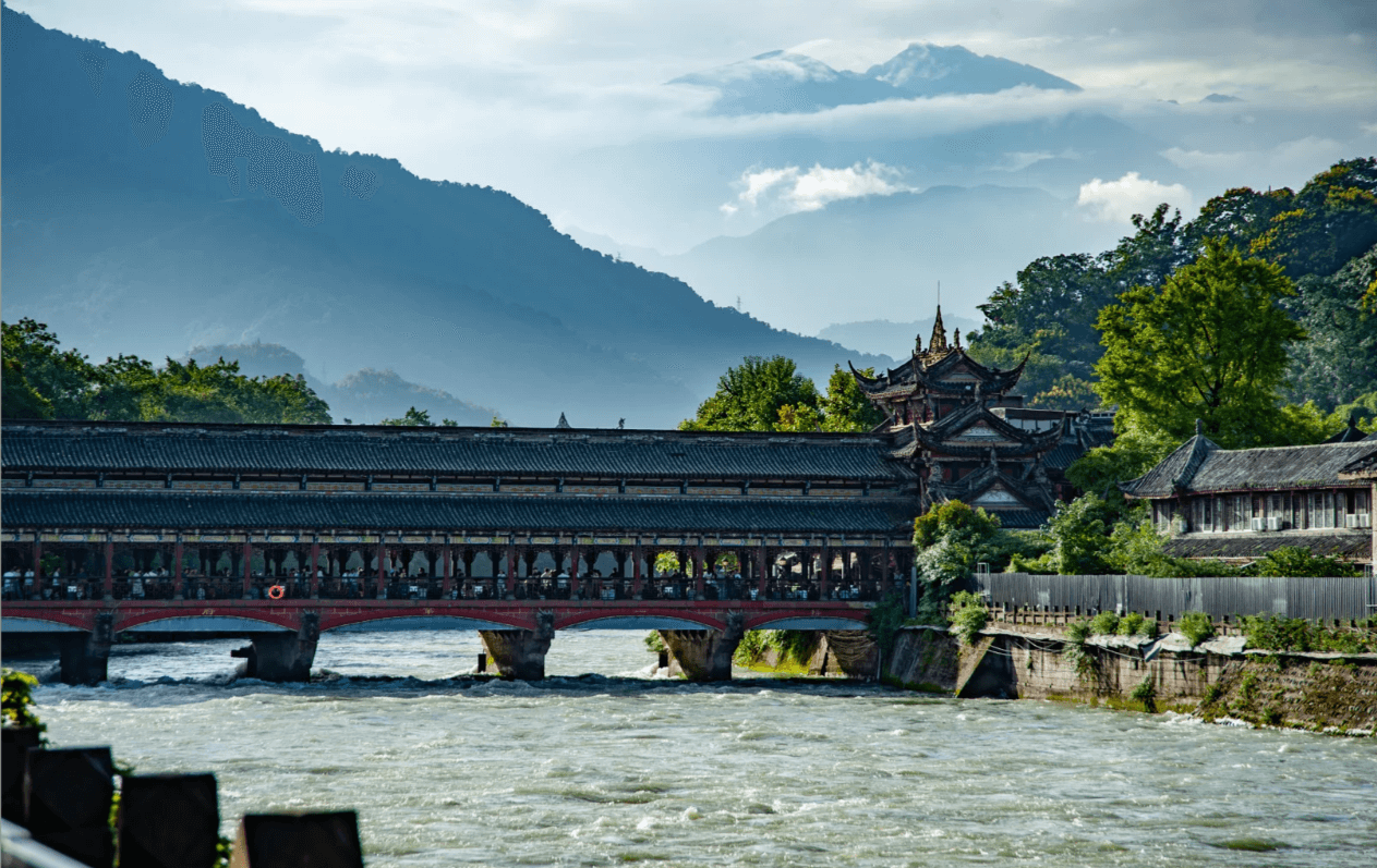 成都・都江堰（とこうえん） ── 二千年前の治水智慧が息づく、世界最古の生ける水利奇跡