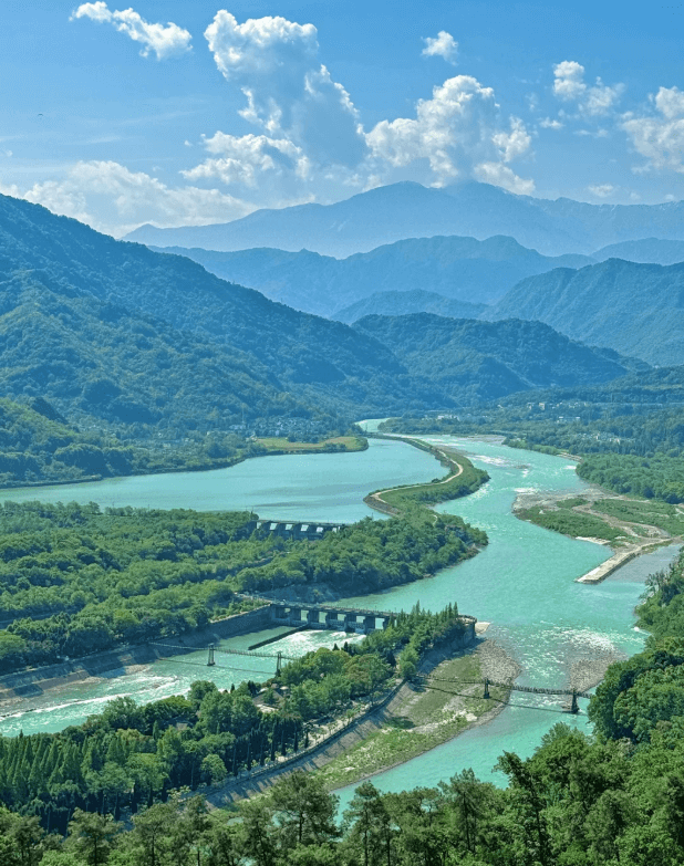 成都・都江堰（とこうえん） ── 二千年前の治水智慧が息づく、世界最古の生ける水利奇跡