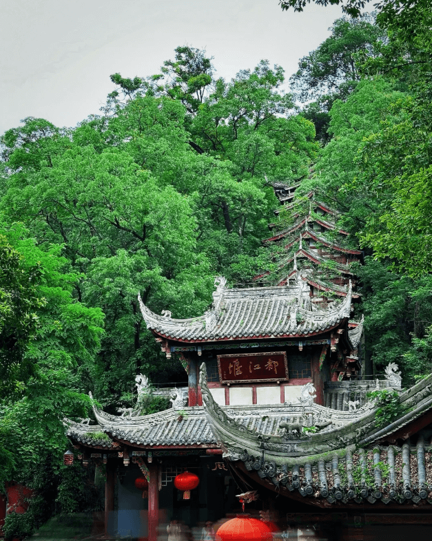 成都・都江堰（とこうえん） ── 二千年前の治水智慧が息づく、世界最古の生ける水利奇跡