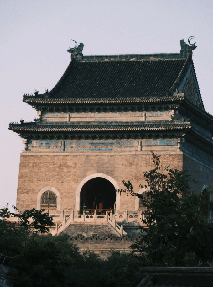 北京・鼓楼と鐘楼 ── 時を刻む双子の楼閣！古都の時間と空間を体感する至高の眺望