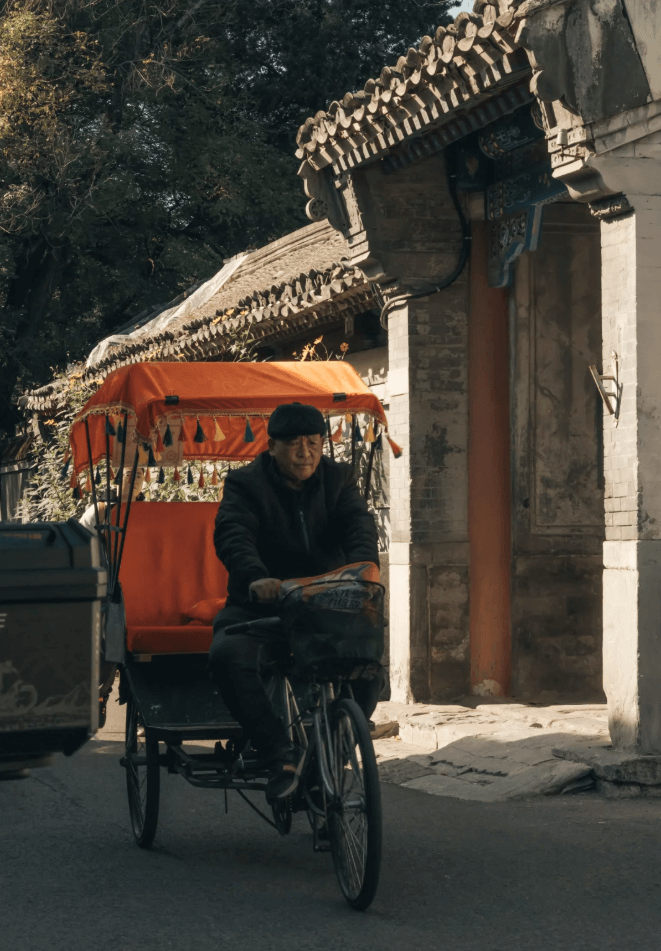 北京・胡同三輪車の旅 ── 路地裏を巡る！老北京の日常風景に出会う小さな旅
