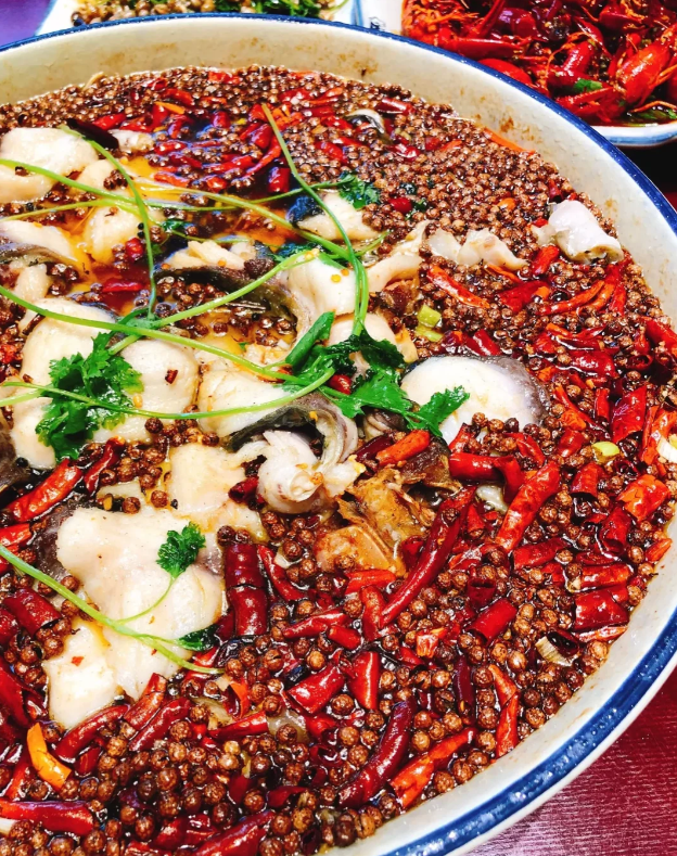 成都・水煮魚（スイズーユー） ──極上の麻辣が奏でる、熱き魂の魚料理