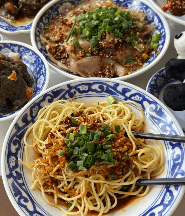 成都・担担面（タンタンメン） ── 香り高い麻辣が絡む、成都の街角で生まれた麺芸術