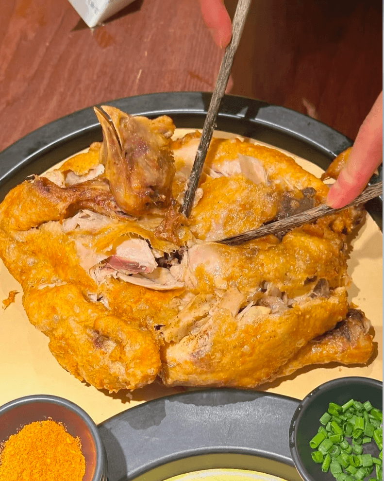 西安・葫芦鸡── 唐の宮廷から受け継がれた、外はカリッ中はとろける銘菓鶏 