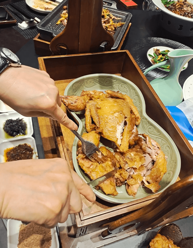 西安・葫芦鸡── 唐の宮廷から受け継がれた、外はカリッ中はとろける銘菓鶏 