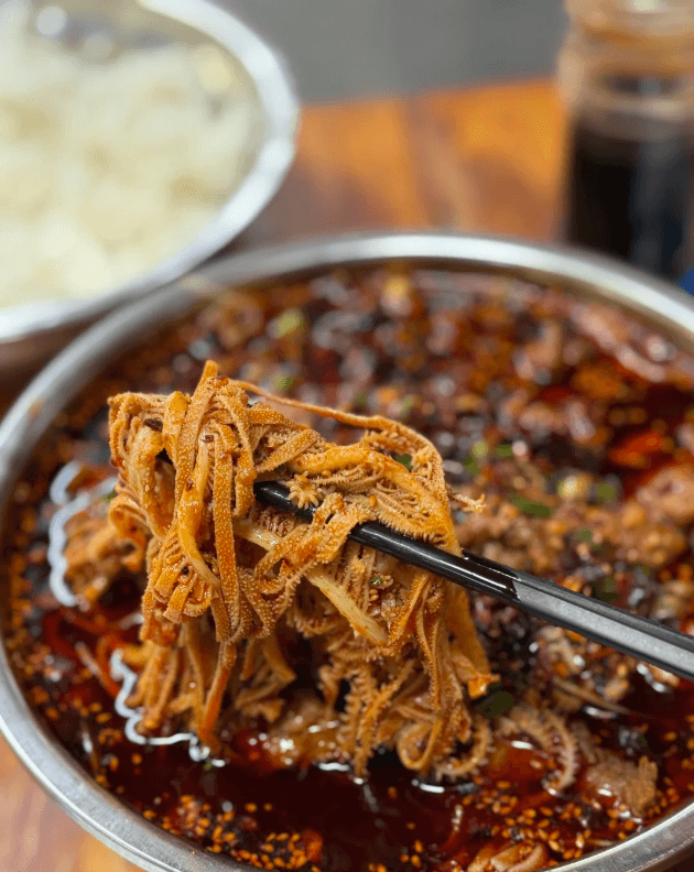 成都・毛肚（マオドゥ） ──四川火鍋の真髄を極める、絶妙な歯ごたえの美食