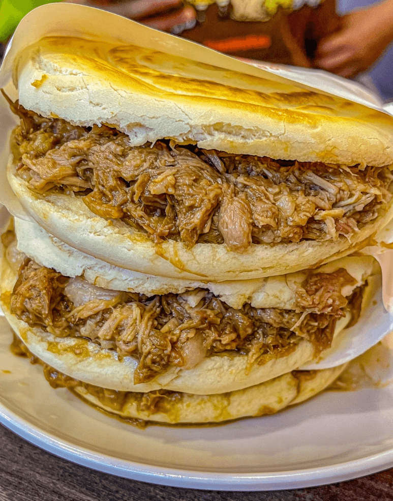 西安腊汁肉夹馍 ── とろけるような豚肉とサクモチの焼き餅が織りなす、西安のソウルフード