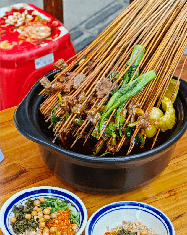 成都・冷鍋串串（レングオチュアンチュアン） ──冷たい鍋に潜む、熱き麻辣の革新的串料理