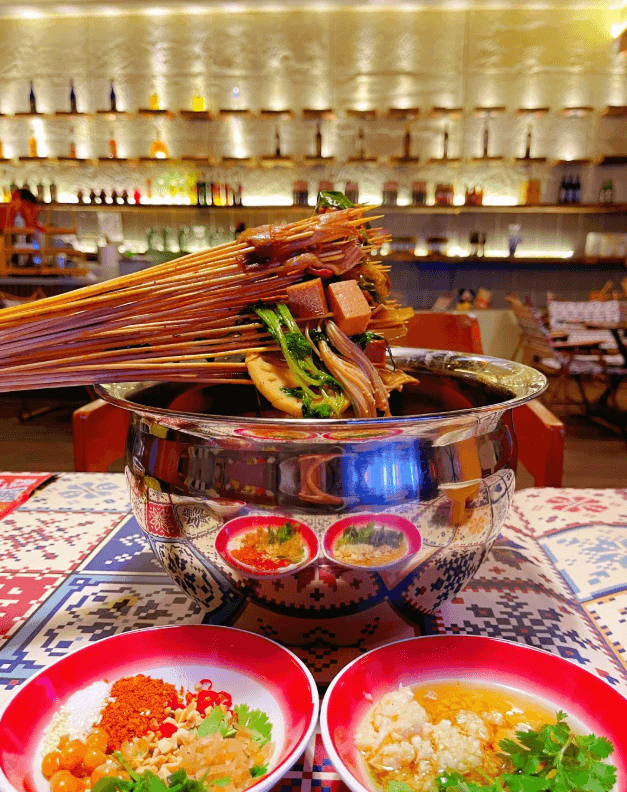 成都・冷鍋串串（レングオチュアンチュアン） ──冷たい鍋に潜む、熱き麻辣の革新的串料理