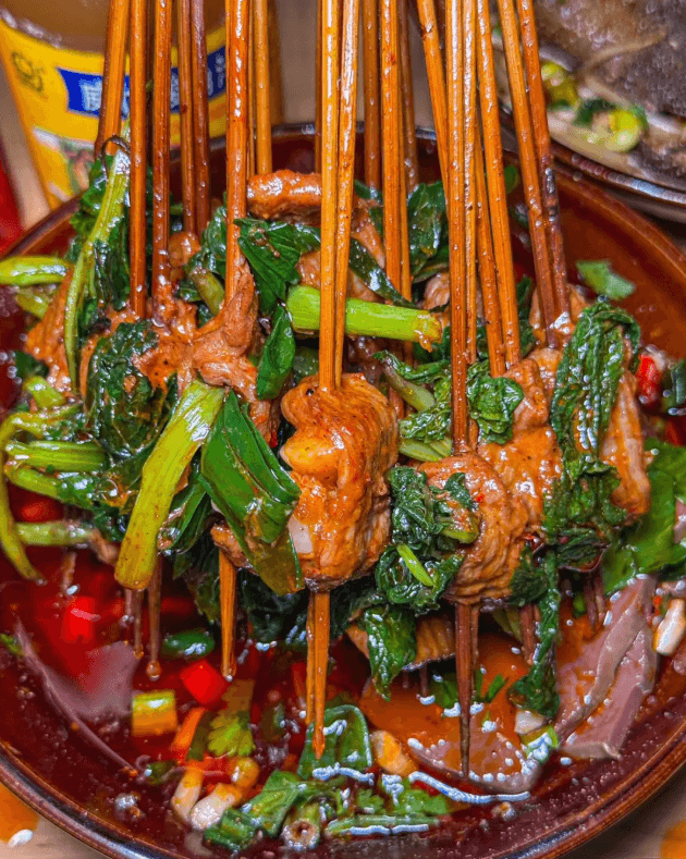 成都・冷鍋串串（レングオチュアンチュアン） ──冷たい鍋に潜む、熱き麻辣の革新的串料理