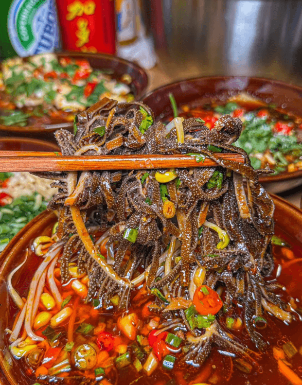 成都・冷鍋串串（レングオチュアンチュアン） ──冷たい鍋に潜む、熱き麻辣の革新的串料理