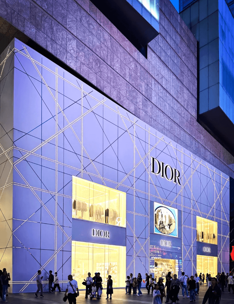 成都・春熙路 ── 現代と伝統が交差する、成都の"もう一つの顔" 