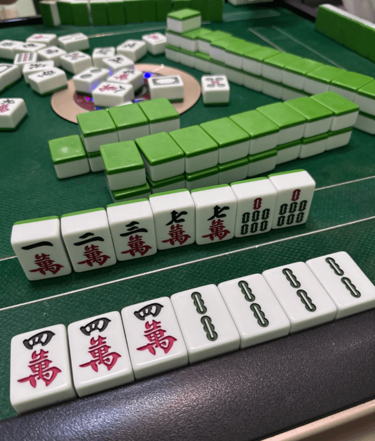 四川・麻雀 ── パリパリと響く牌の音！四川の日常に溶け込む卓上交流術 