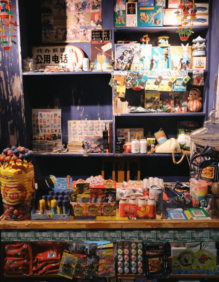 清華池カフェ・銭湯風インテリア・ネオンサイン・ミルクティー・レトロモダン