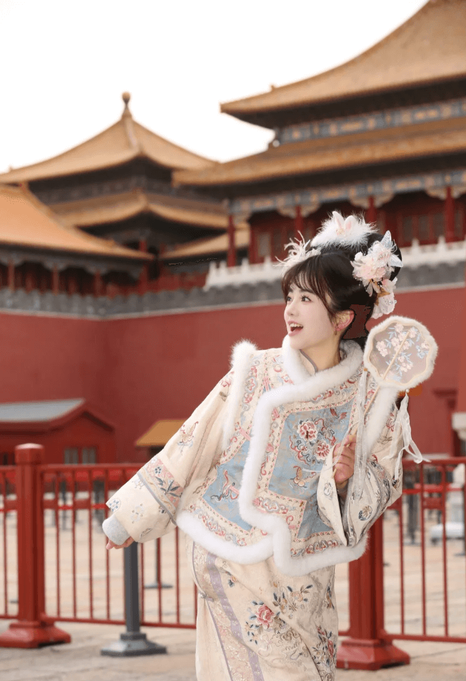 北京・宮廷衣装体験 ── 清朝の王女に！紫禁城で味わう格格（ゲゲ）変身体験 