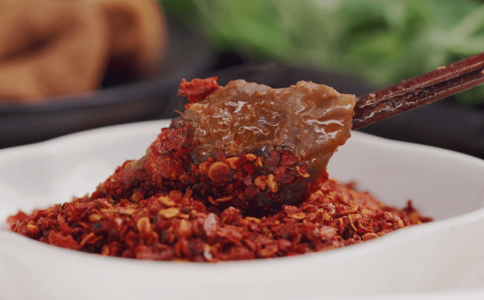 成都・串串香── 熱気あふれる路地裏で楽しむ、四川グルメの真髄 