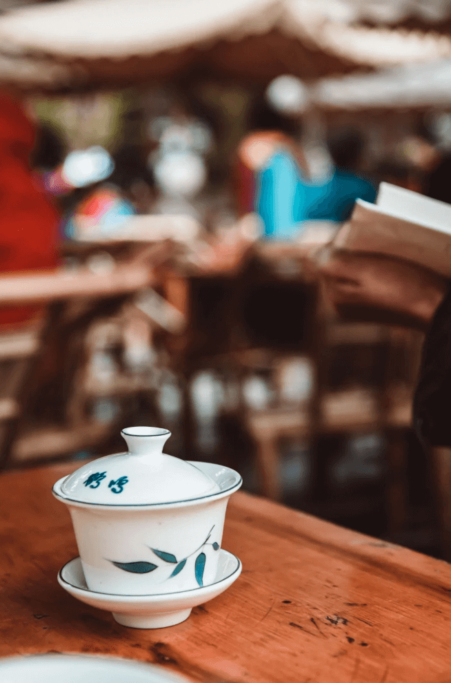 四川・蓋碗茶 ── 三つ揃ってこそのくつろぎ！四川流お茶の楽しみ方 