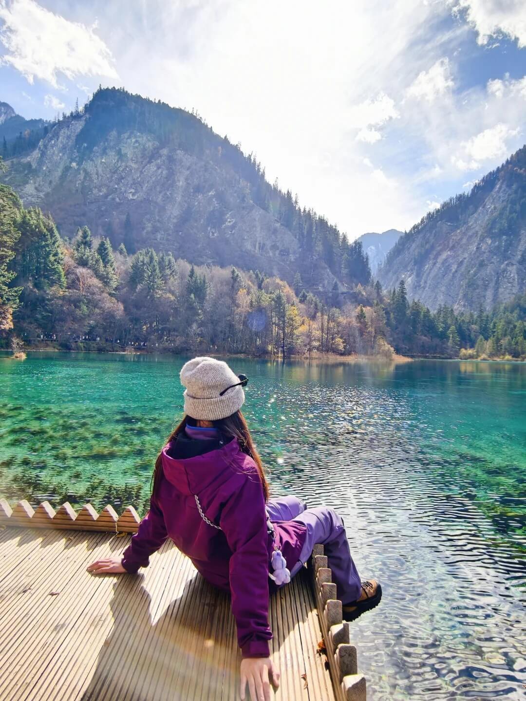 パンダと一緒に九寨溝を巡る旅