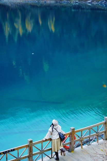 パンダと一緒に九寨溝を巡る旅