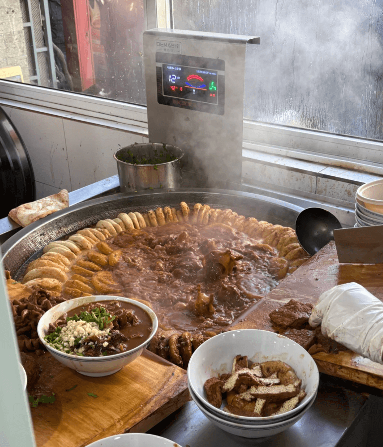 北京の隠れた名物「卤煮」 ──濃厚なスープに込められた、北京庶民の魂の味