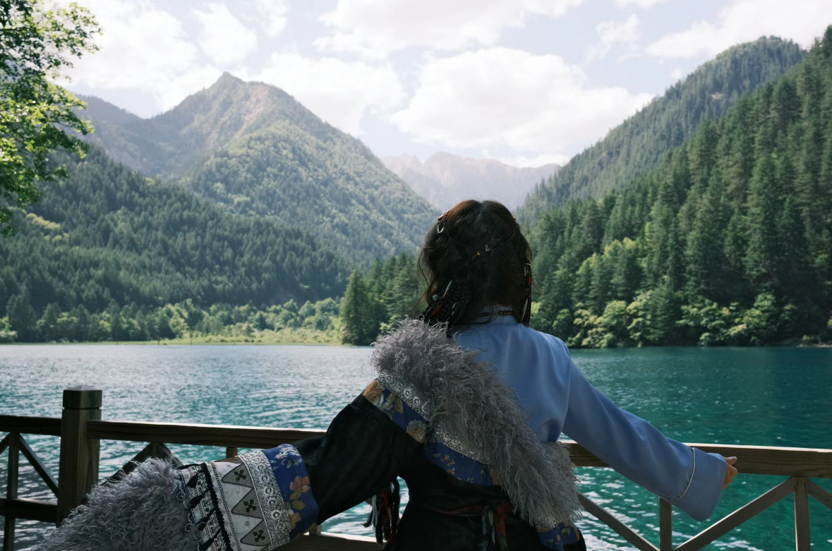 クラシック九寨溝 1日/2日観光ツアー