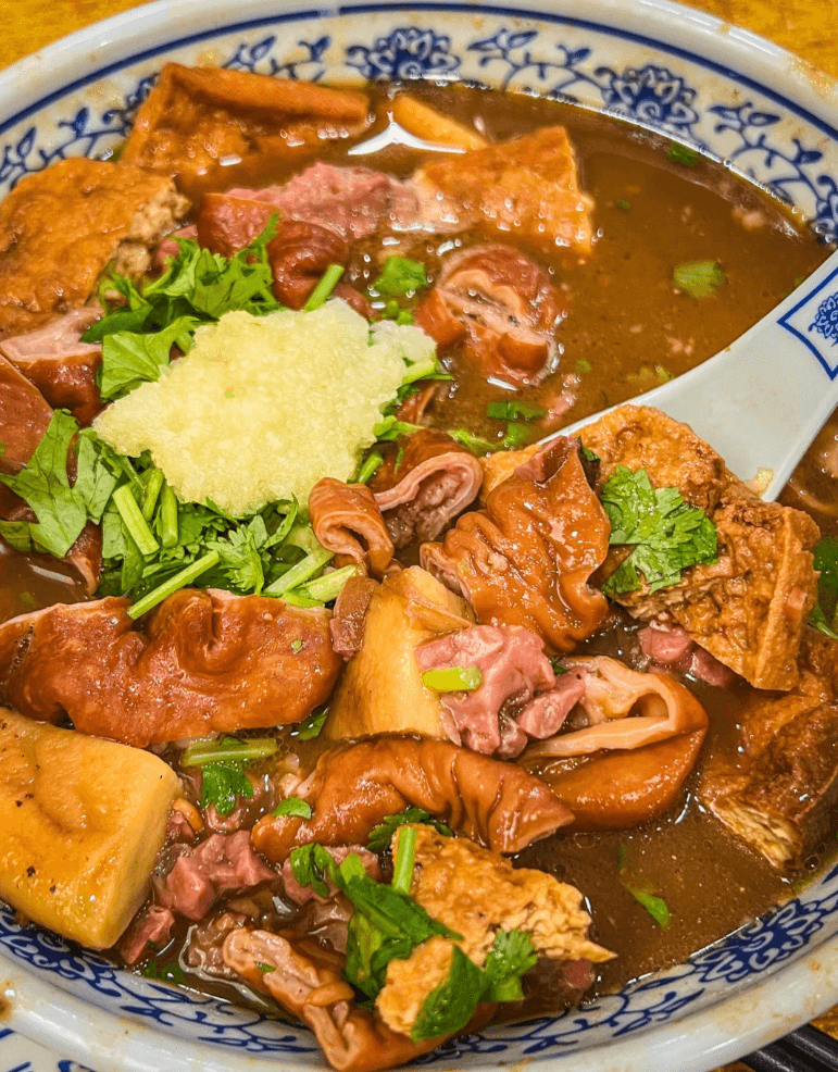 北京の隠れた名物「卤煮」 ──濃厚なスープに込められた、北京庶民の魂の味