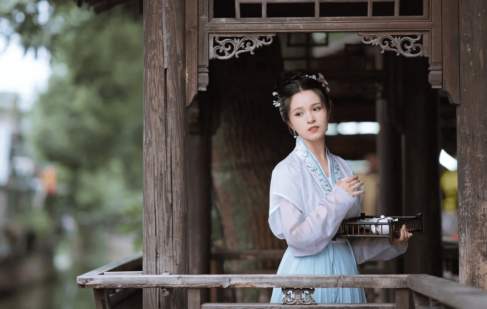 上海の古镇で楽しむ古代衣装体験 ──時代劇の主人公に！水郷町で味わう中国コスプレ旅