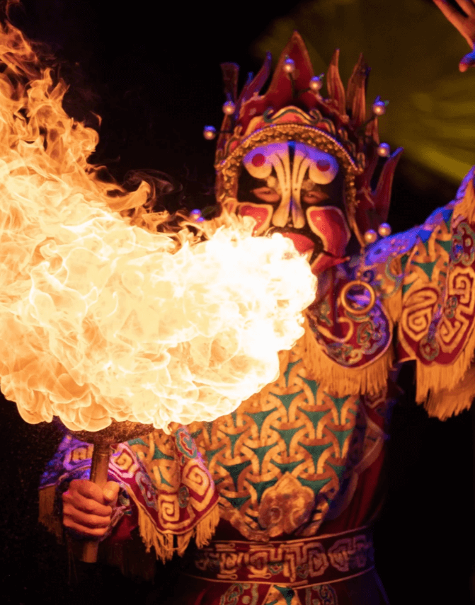 {"default":"四川オペラの『変面』"}
