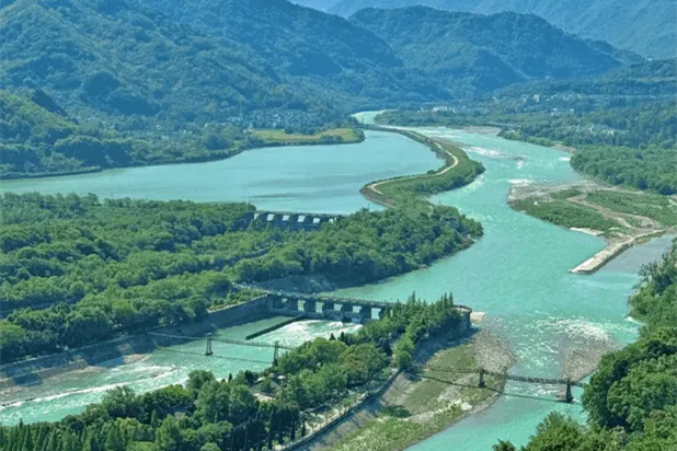 成都・都江堰（とこうえん） ── 二千年前の治水智慧が息づく、世界最古の生ける水利奇跡