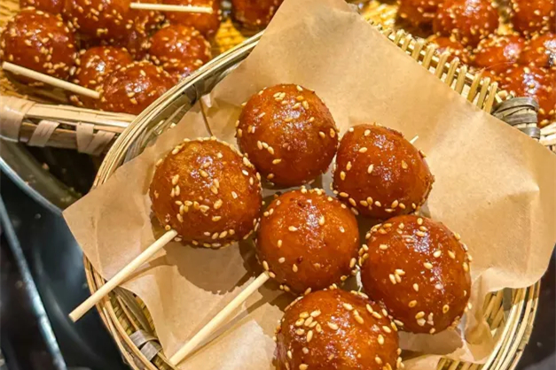 成都・糖油果子（タンヨウグオズ） ── 琥珀色に輝く、路地裏の甘い宝石