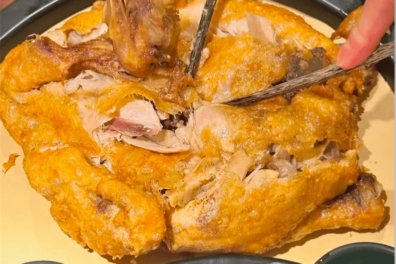 西安・葫芦鸡── 唐の宮廷から受け継がれた、外はカリッ中はとろける銘菓鶏 