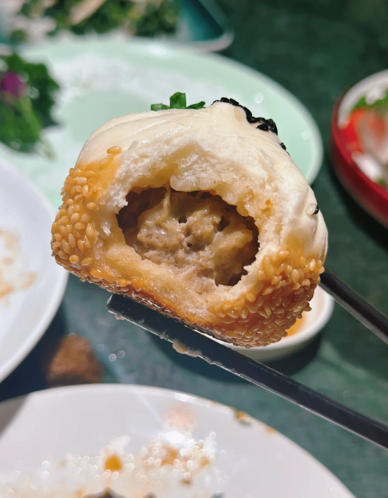 上海のソウルフード「生煎饅頭（シェンジェン マントウ）」 ──パリッとジューシー！街角で楽しむ小籠包の親戚