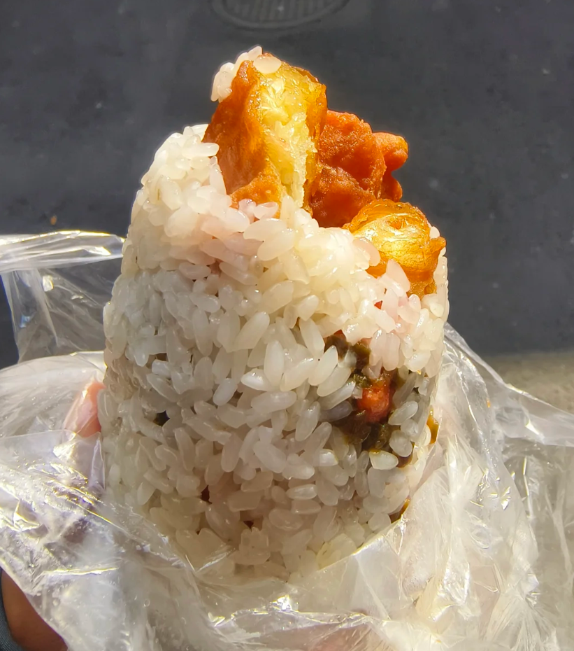 上海の朝食の定番「粢饭团（ツーファントゥアン）」 ──もち米で包んだホットな上海スタイルおにぎり