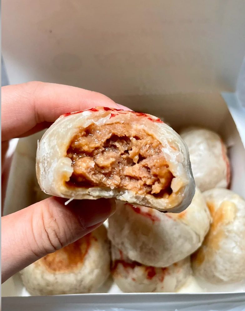 上海の絶品スナック「鮮肉月餅（シェンロウ ユエビン）」 ──サクサク皮とジューシーな肉餡が魅力の、不思議で美味しい&ldquo;月餅&rdquo;