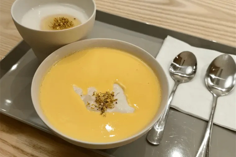 杏仁豆腐 ── 北京の食卓で愛される、なめらかで上品なアーモンドプリン