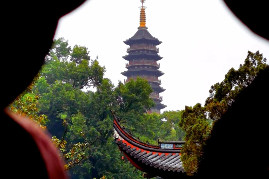 天童寺全景 太白山山麓に広がる中国禅宗の古刹