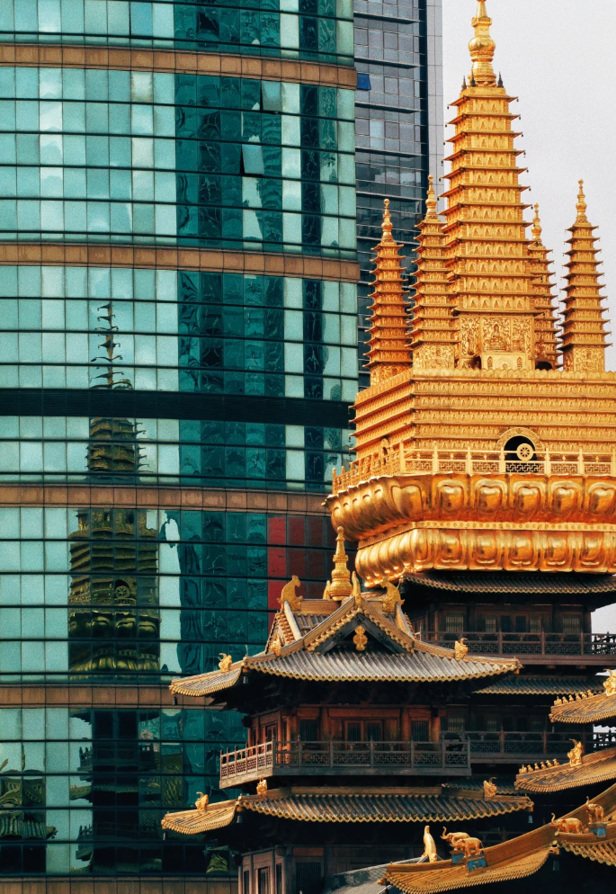 静安寺──摩天楼に囲まれた、都会のオアシス寺院