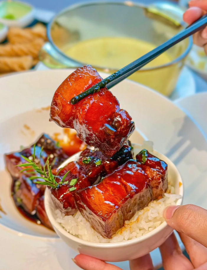 上海の絶品グルメ「紅焼肉（ホンシャオロウ）」 ──とろける食感がたまらない！本場上海の家庭の味