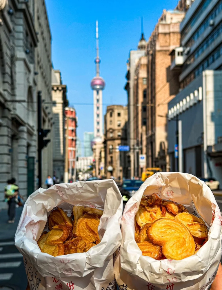 上海の定番おやつ「蝴蝶酥（フーティエスー）」 ──蝶々の形が可愛い、サクサクバター香る上海スタイルクッキー