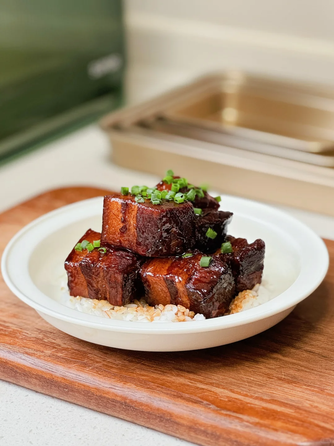 上海の絶品グルメ「紅焼肉（ホンシャオロウ）」 ──とろける食感がたまらない！本場上海の家庭の味