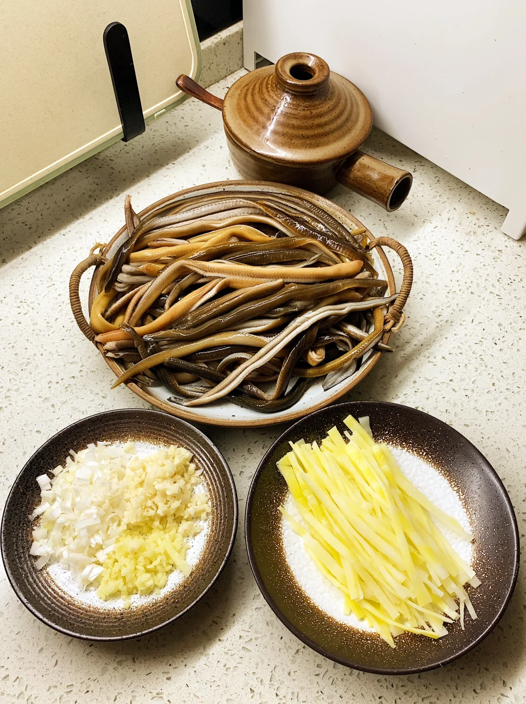 上海の隠れた名物「響油鱔糊（シャンユー シャンフー）」 ──仕上げの熱油が奏でる、食感と香りのシンフォニー