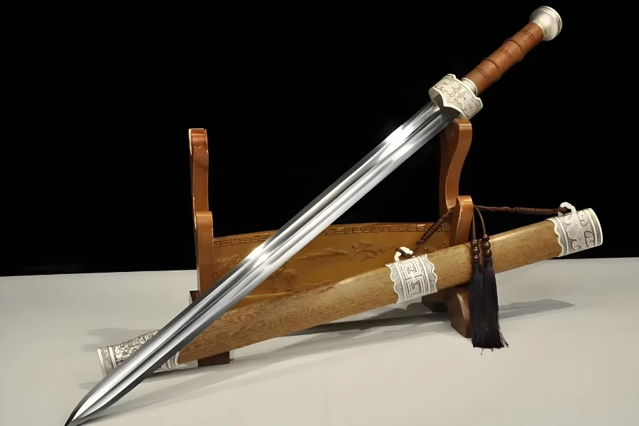 中国剣(Jian):双刃直剣、優雅な動作が特徴の武器