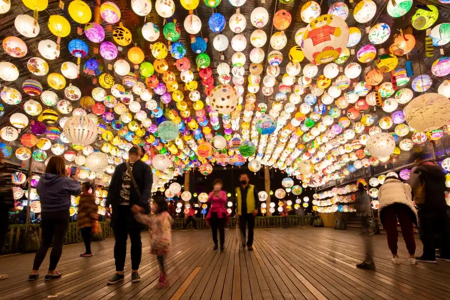 春節期間に中国各地で行われる伝統行事の様子